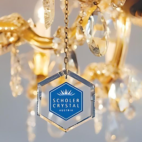 SWAROVSKIがシャンデリアパーツの製造を終了次世代はどこ？